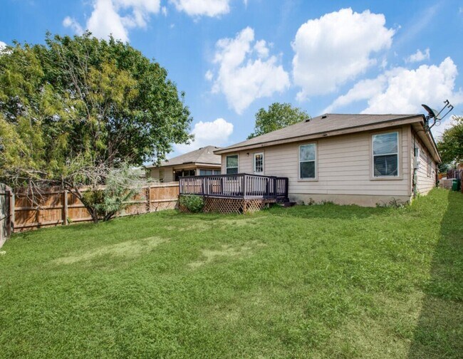 Building Photo - 611 Granite Cliff