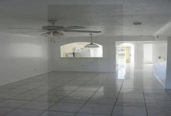 Building Photo - 925 NE 34th Ave