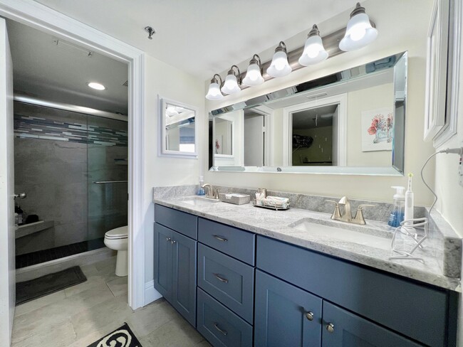 Building Photo - 3870 N Hwy A1A