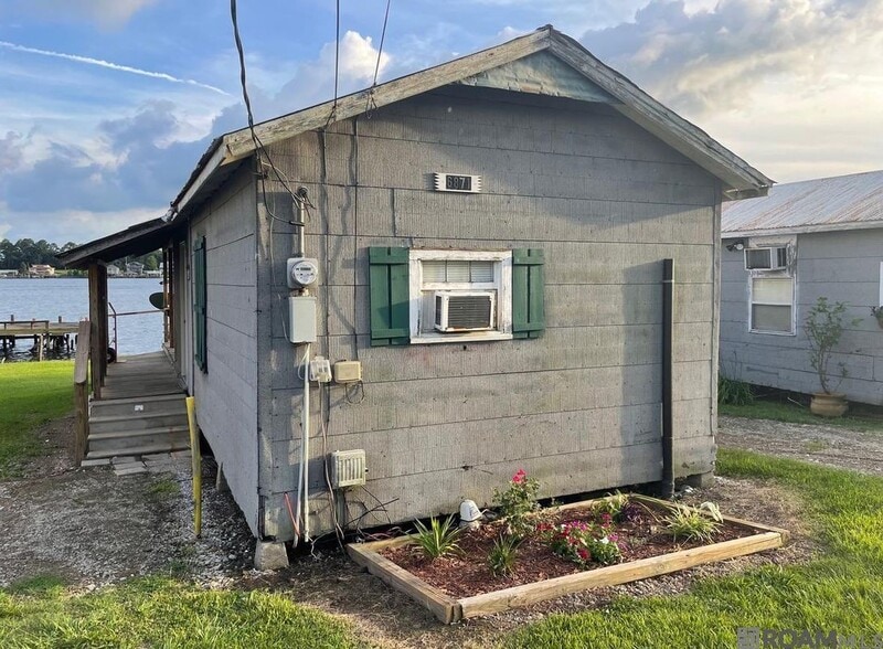 Building Photo - 6871 Island Rd