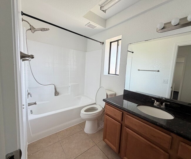 Building Photo - ( ( ( New Paint New Carpet ) ) )  3 bed 2.5 bath La Sierra Home