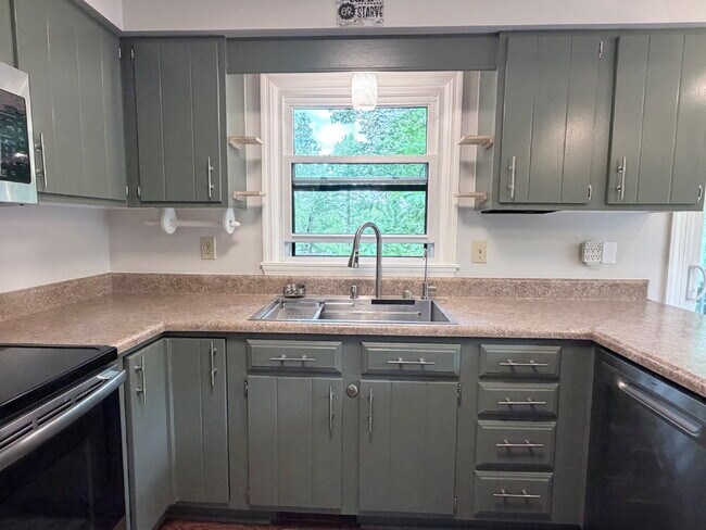 Building Photo - Wooded Retreat with Community Lake Access – Hendersonville, NC