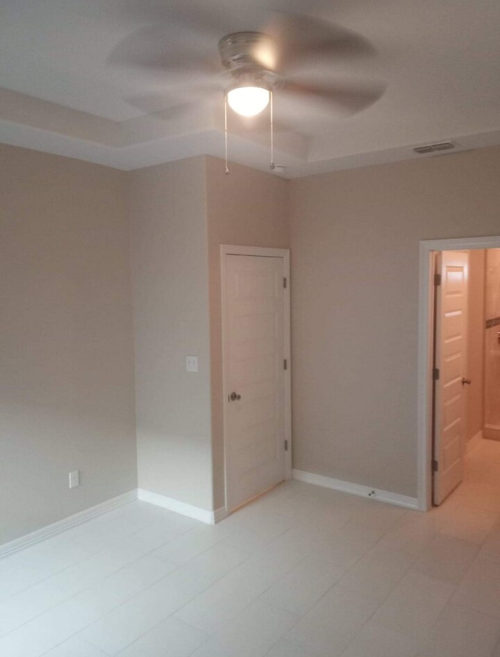 Building Photo - 210 Fig Dr