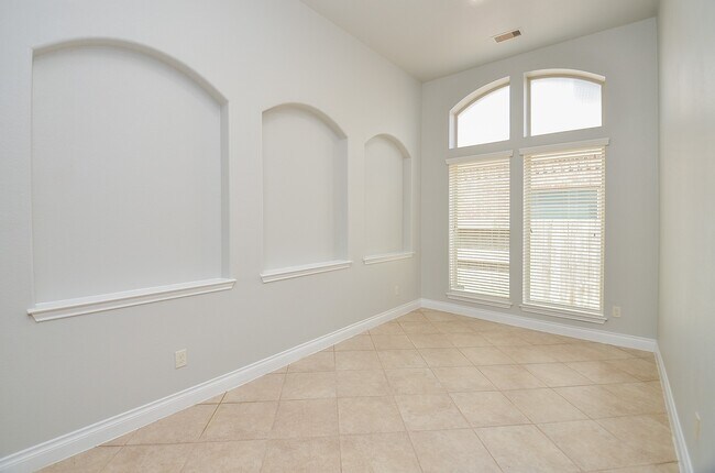 Building Photo - 9819 St Romain Dr