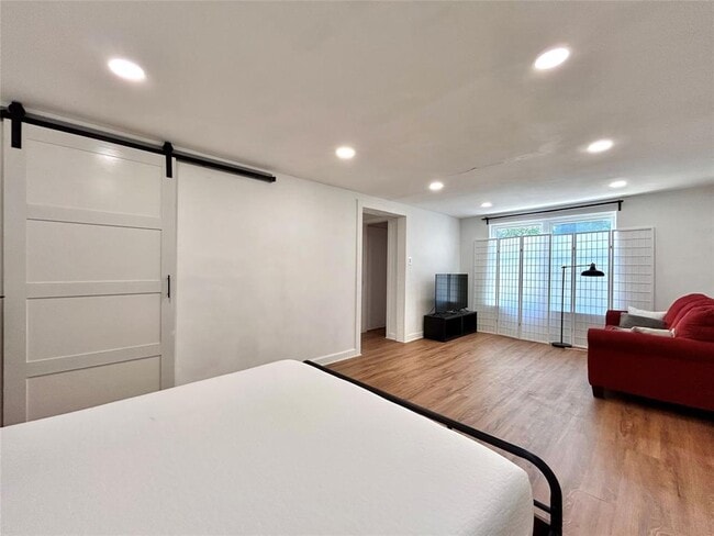 Building Photo - 2309 Devonshire Dr