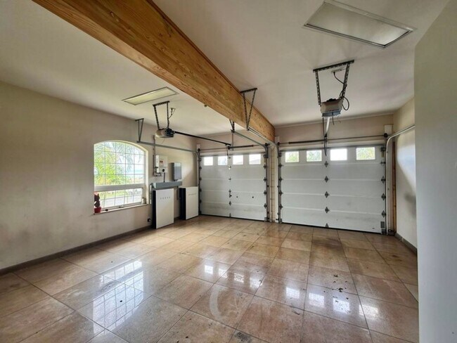 Building Photo - Partially Furnished 3 Bedroom / 2.5 Bathroom Custom Home in Sandhill Estates gated community!