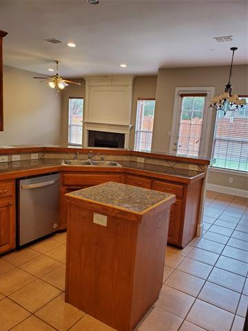 Building Photo - 532 Silver Maple Dr