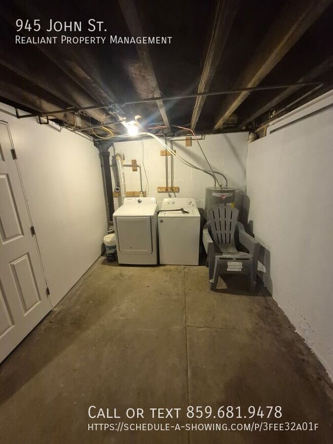 Building Photo - 945 John St