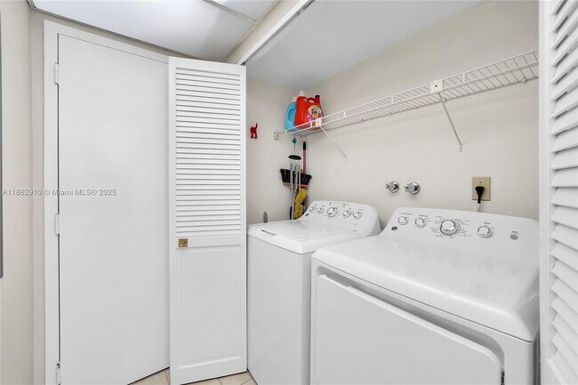 Building Photo - 936 Intracoastal Dr