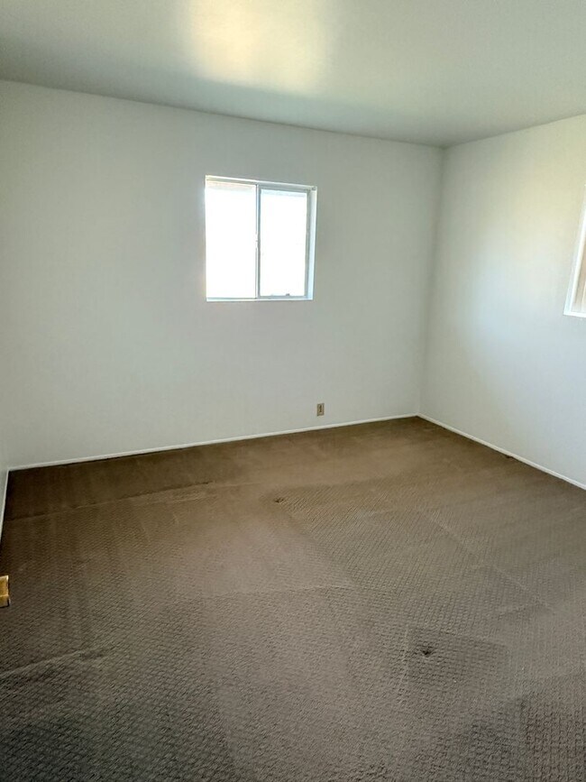 Building Photo - 9278 11th Ave