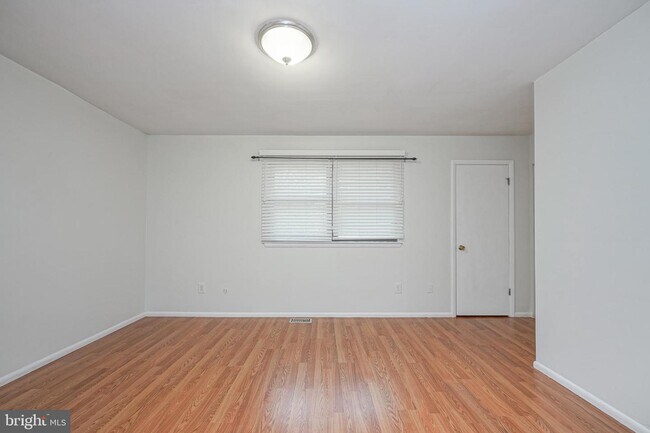 Building Photo - 37 Arrowwood Ct