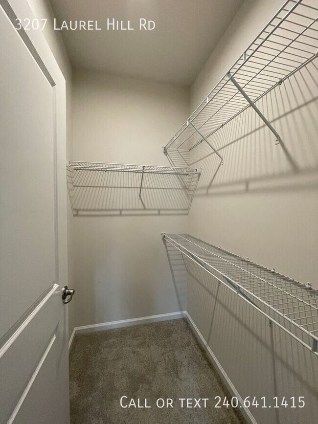 Building Photo - 3207 Laurel Hl Rd