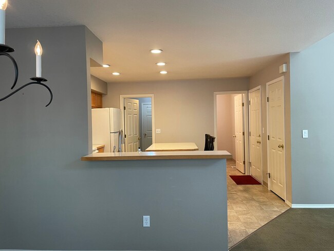 Building Photo - Beautiful and Well Maintained 2 Bed and 2....
