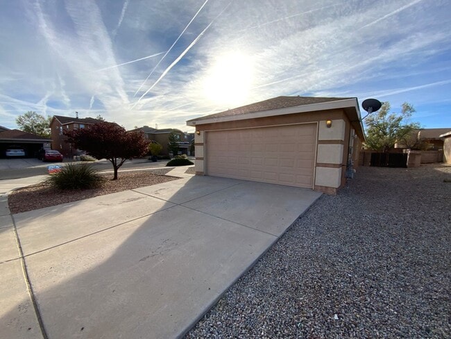 Building Photo - 4 Bedroom Single Story Home Available Near...