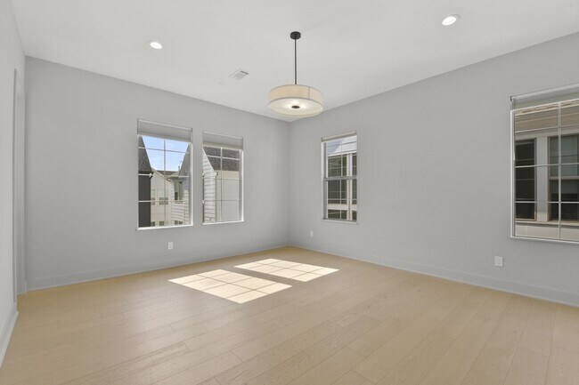 Building Photo - Exclusive Montrose Residence W/ High-End D...