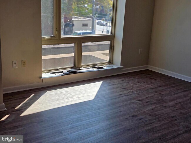 Building Photo - 4203 Walnut St