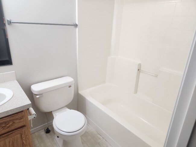 Building Photo - 1427 W Roberts Pl