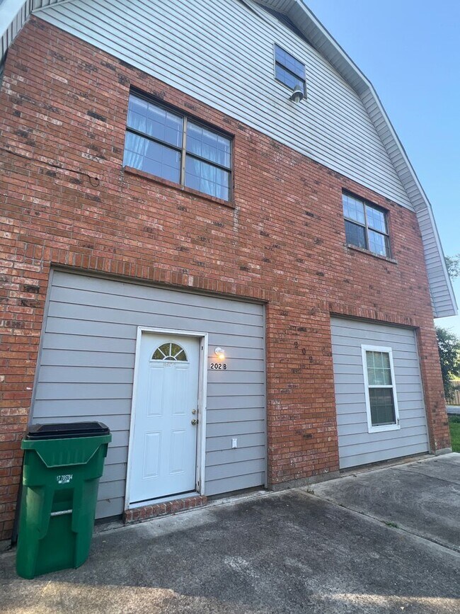 Building Photo - 202 Canal Ln