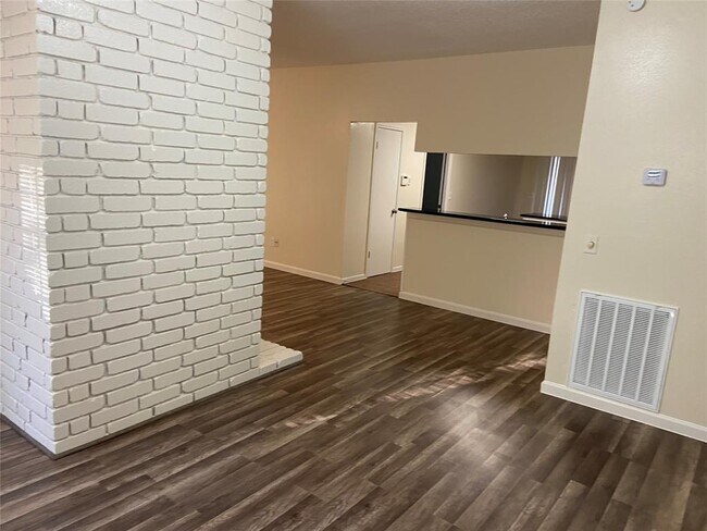 Building Photo - 11219 Willow Field Dr