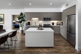 Building Photo - Lynhaven