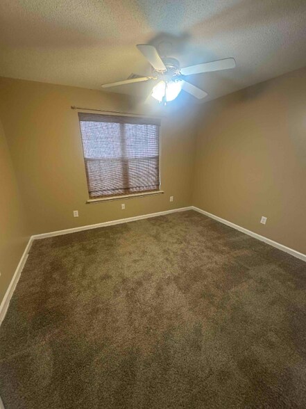 Building Photo - 208 Golden Eagle Dr