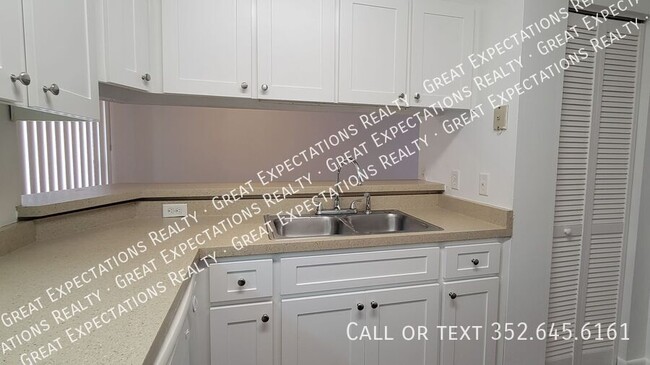 Building Photo - 2 Bed 1 Bath Apartment at Timberland Apart...