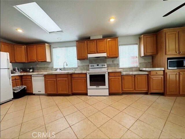Building Photo - 1053 Deercrest Dr