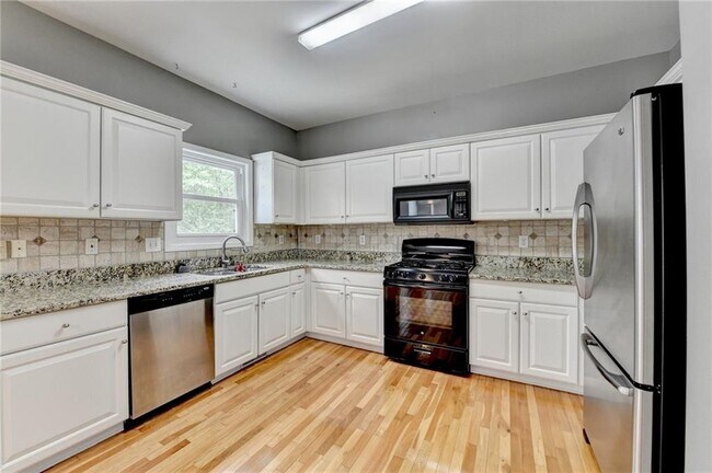 Building Photo - 2455 Kirkstone Dr