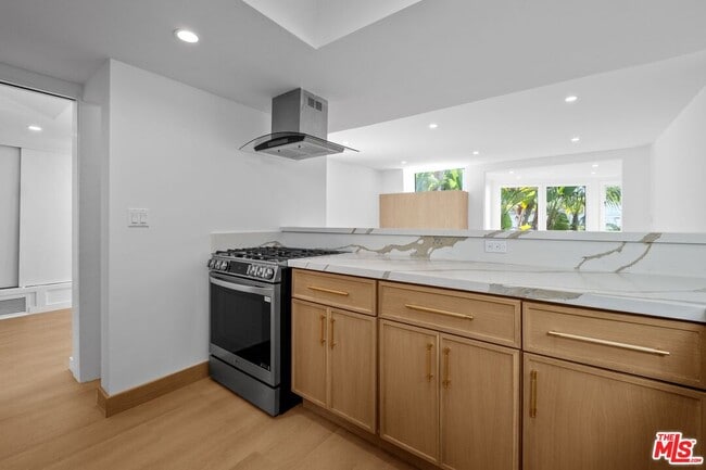 Building Photo - 9315 Lloydcrest Dr