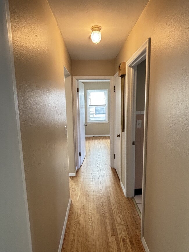 Building Photo - Charming 4-Bedroom Single Family Home on C...
