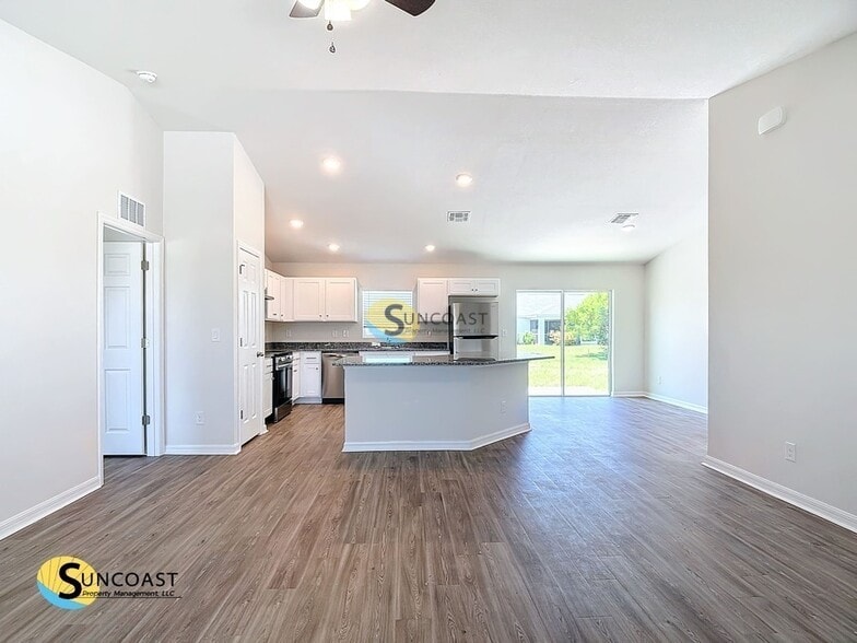 Building Photo - 22 Tropicana Parkway W