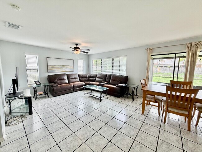 Building Photo - 6048 Garrett St