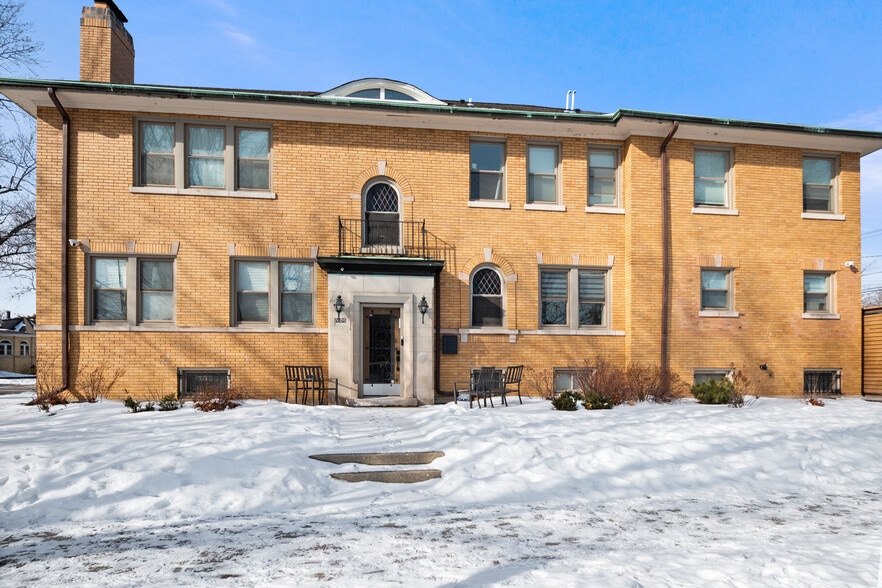 Building Photo - 2600 W Morse Ave