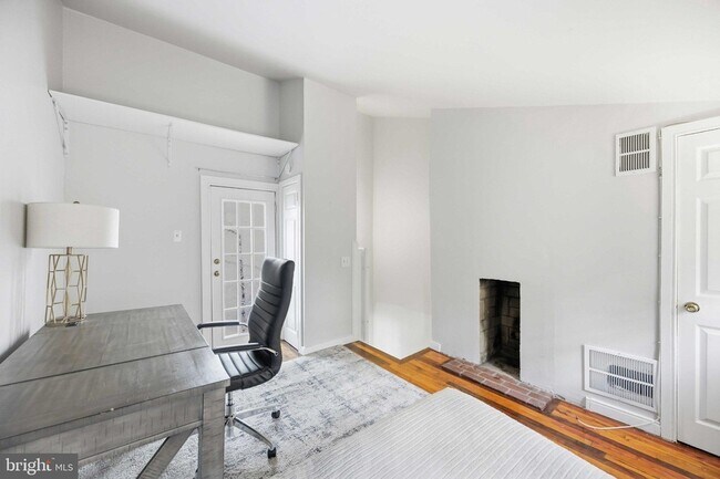 Building Photo - 725 Pemberton Street Unit 10