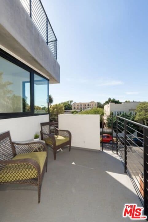 Building Photo - 6685 W Daychar Dr