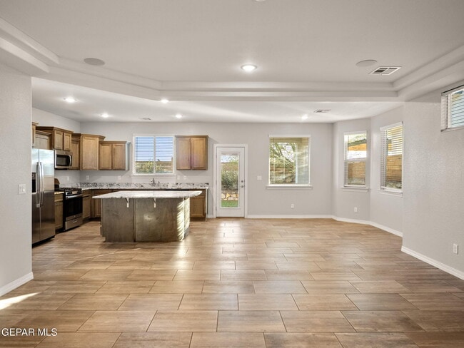 Building Photo - 5916 Hidden Acres Dr