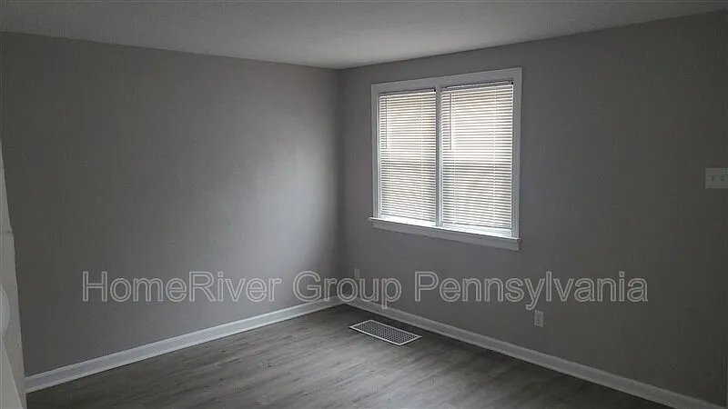 Building Photo - 1255 Shadycrest Dr