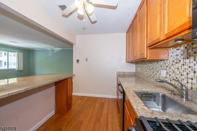 Building Photo - 50 W Lindsley Rd