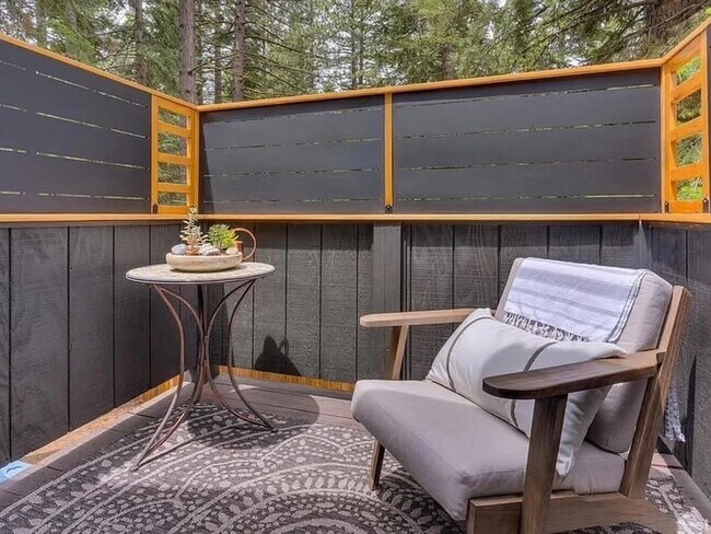 Building Photo - 4 Bedroom Single Family Home in South Lake Tahoe