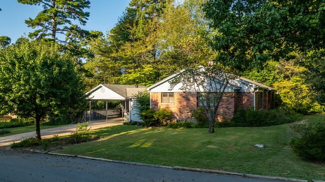 Building Photo - 2 Shannon Dr