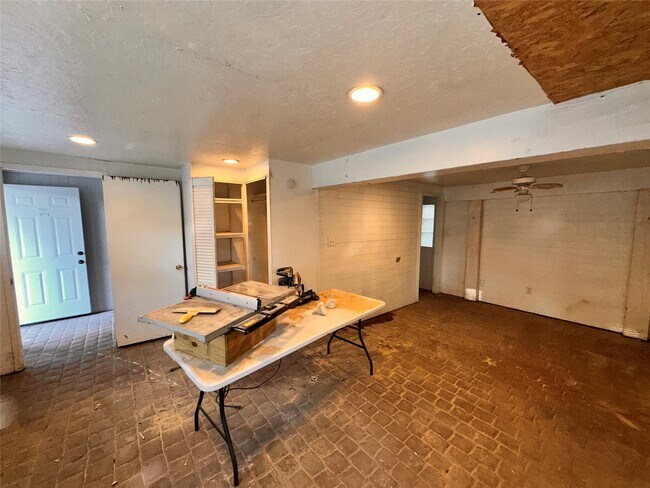 Building Photo - 3211 Keller St