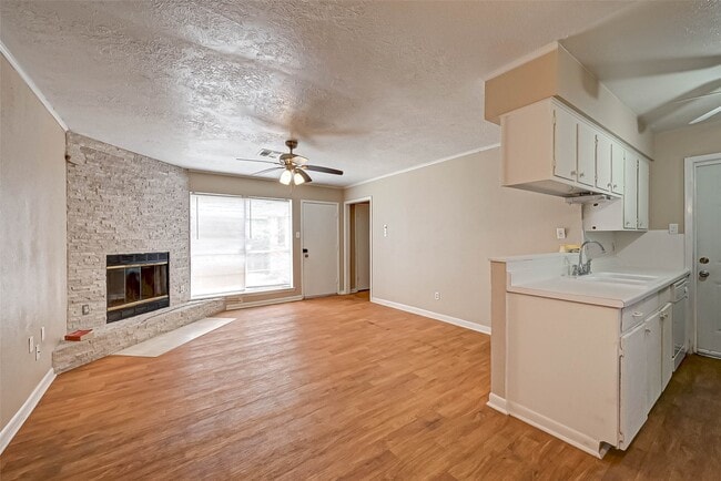 Building Photo - 4739 Parkland St