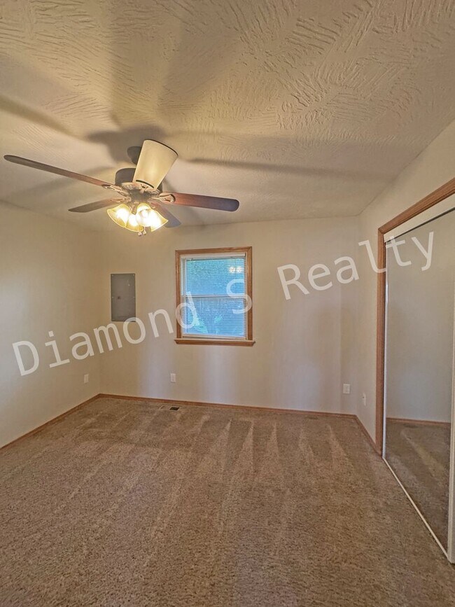 Building Photo - 1204 Flora St