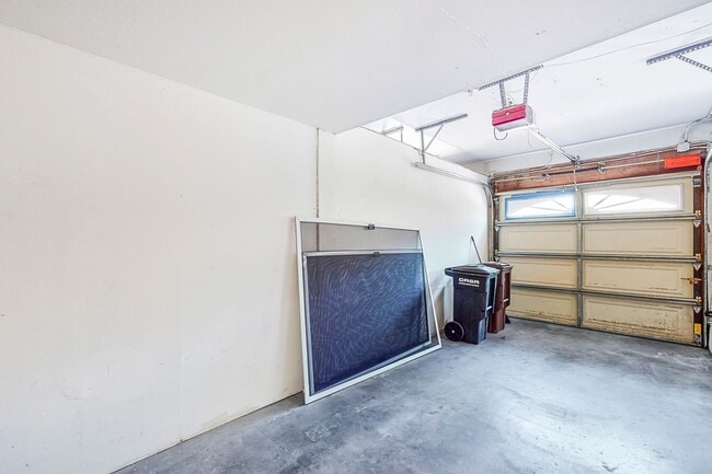Building Photo - Rare Shorecliff Villas for rent.  2 bd / 2...