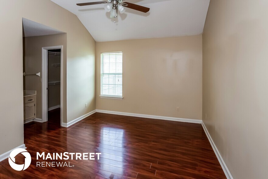 Building Photo - 6719 Ross Manor Dr
