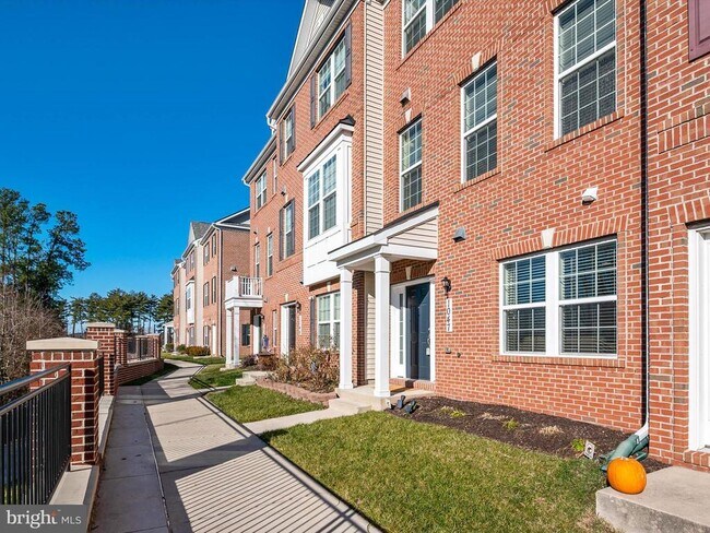 Primary Photo - 1047 Ironwood Ln