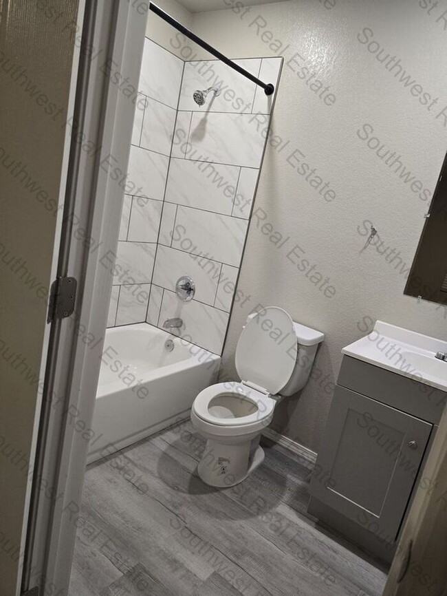 Building Photo - Modern 2 Bed 2 Bath apartment