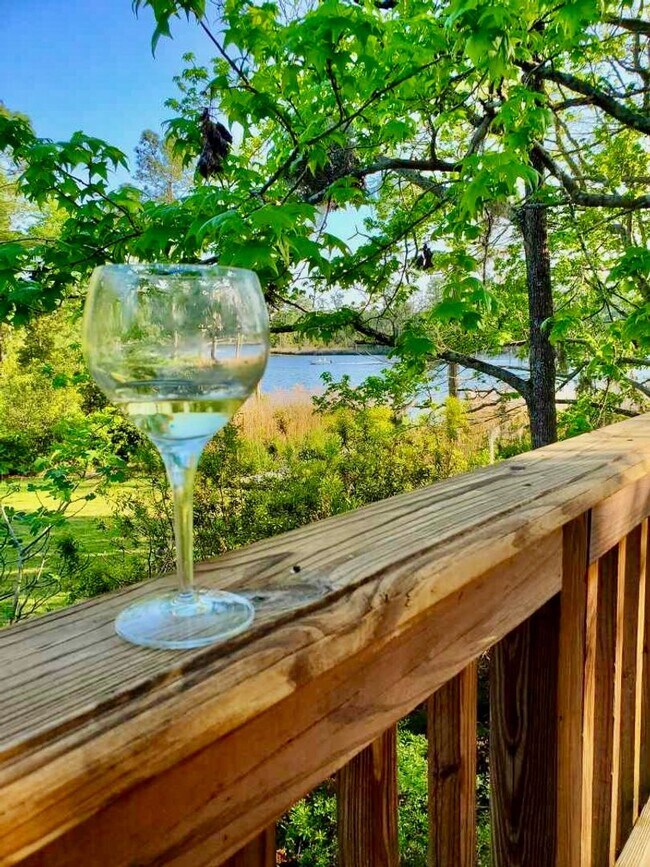 Building Photo - Waterfront Home 50' Dock Protected Inlet- 3BR/2BA 90 Day Lease