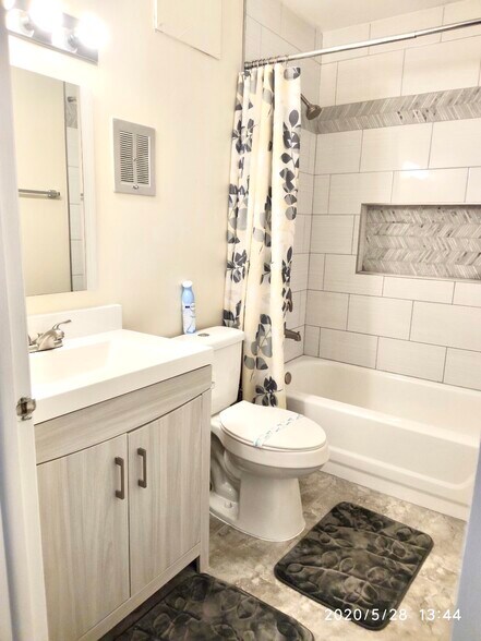 Building Photo - 105 Jamestown Rd