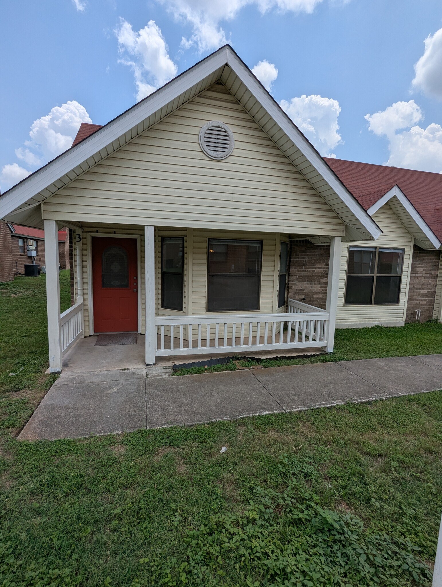 Building Photo - 6310 Windsor Castle